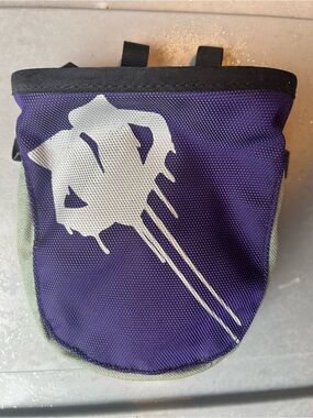 Purple and Gray Evolv Climbing chalk bag - with chalk
